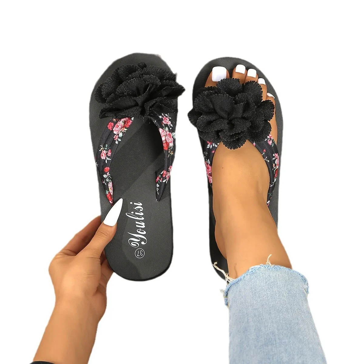 2025 Shoes Women's Slippers Beach Vacation Flat One Word Designer Summer New Fashion Casual Sandals zhanyishengli