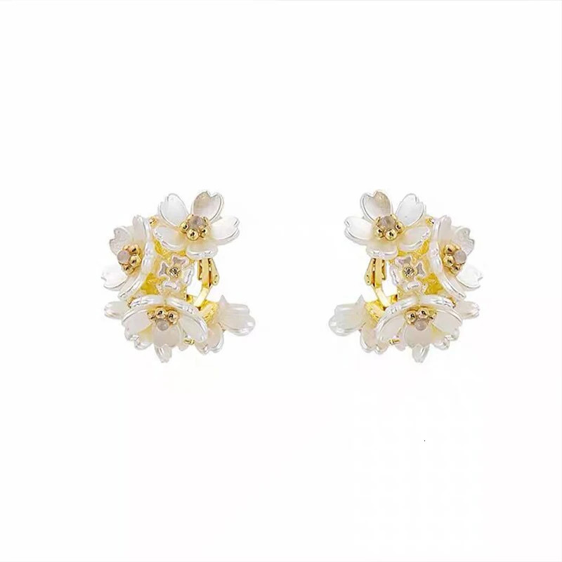 Fashion White Shell Flower Pearl Hoop Earrings for Women Korean Elegant Temperament Zircon Jewelry 250213