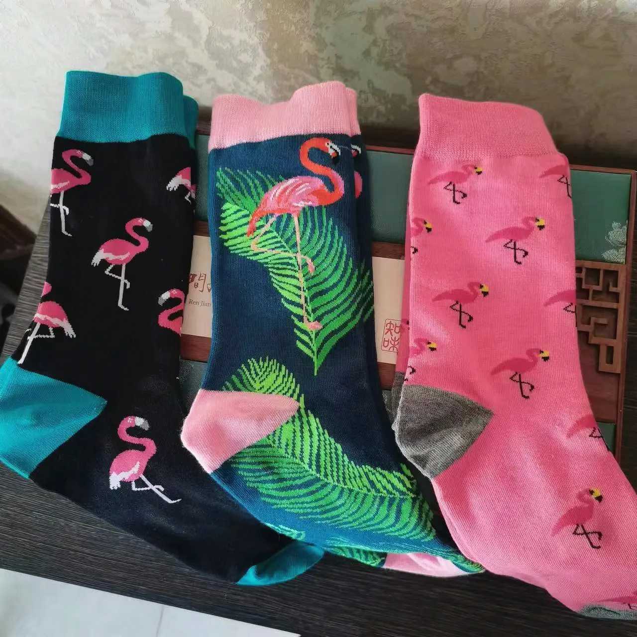 Funny Flamingo Pattern Cotton Men Crew Sock Street Tide Crew Socks Gift Men Husband Cute Street Socks Novelty Funky Pink Black W250217