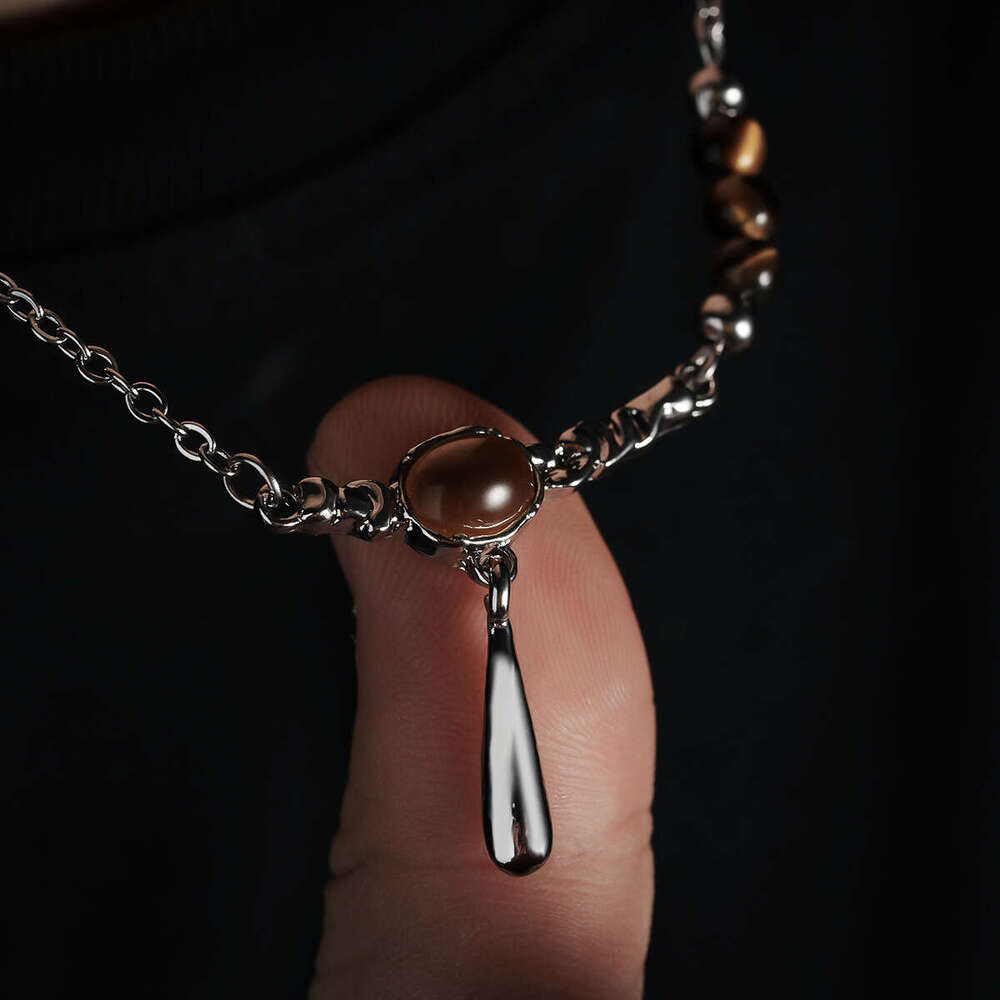 Titanium steel tiger eye stone necklace, men's light , niche high-end, temperament, collarbone chain, women's personality, versatile accesso