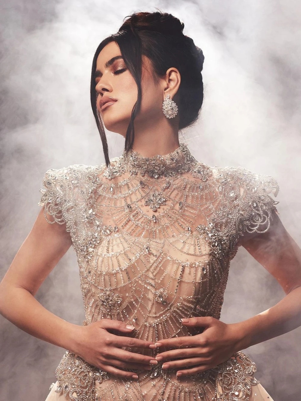 High Neck Wedding Dress Exquisite Beading Crystals A Line 2025 Modern Long Customized Dreamy Women Bridal Gown