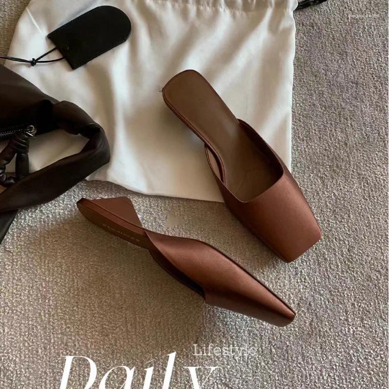 2025 S Fashion Designer Sandals Satin Women Summer Sexy Square Head Triangle Low Heel Slide Chunky Elegant Slippers