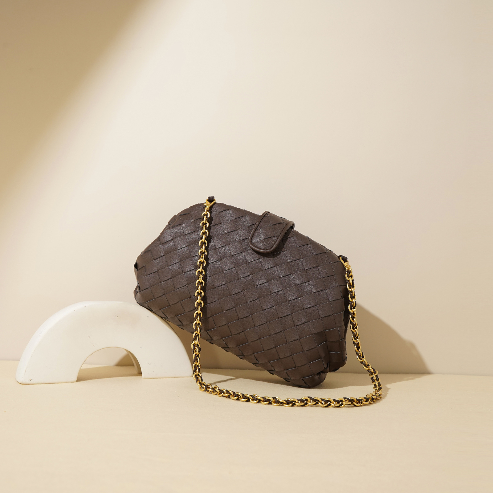 Bag 2025 New Chain Weaving Cloud Shoulder Armrest Handheld Genuine Leather Women's Bag Trendy Fashion