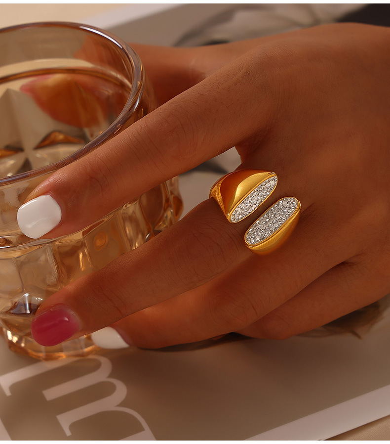 2025 Ins Sparkling Wedding Rings Luxury Jewelry Titanium steel Sparkling Crystal 18k Gold Fill High Quality Party Women Eternity Engagement Band Ring 