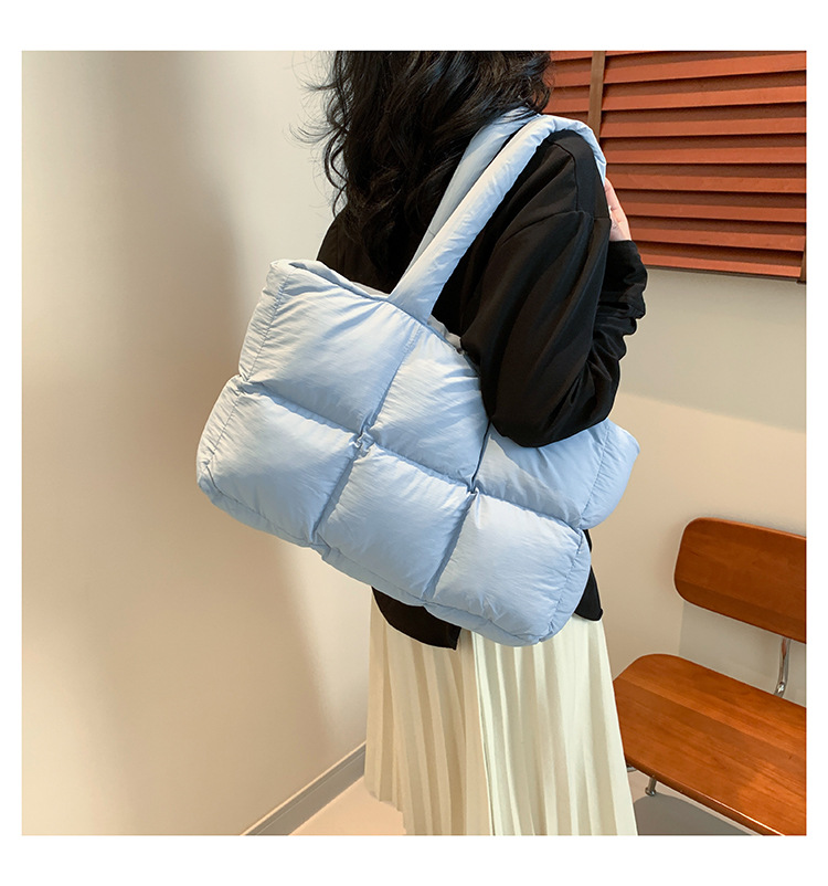 Simple Stylish Women's Padded Space Shoulder Bag for Winter Use