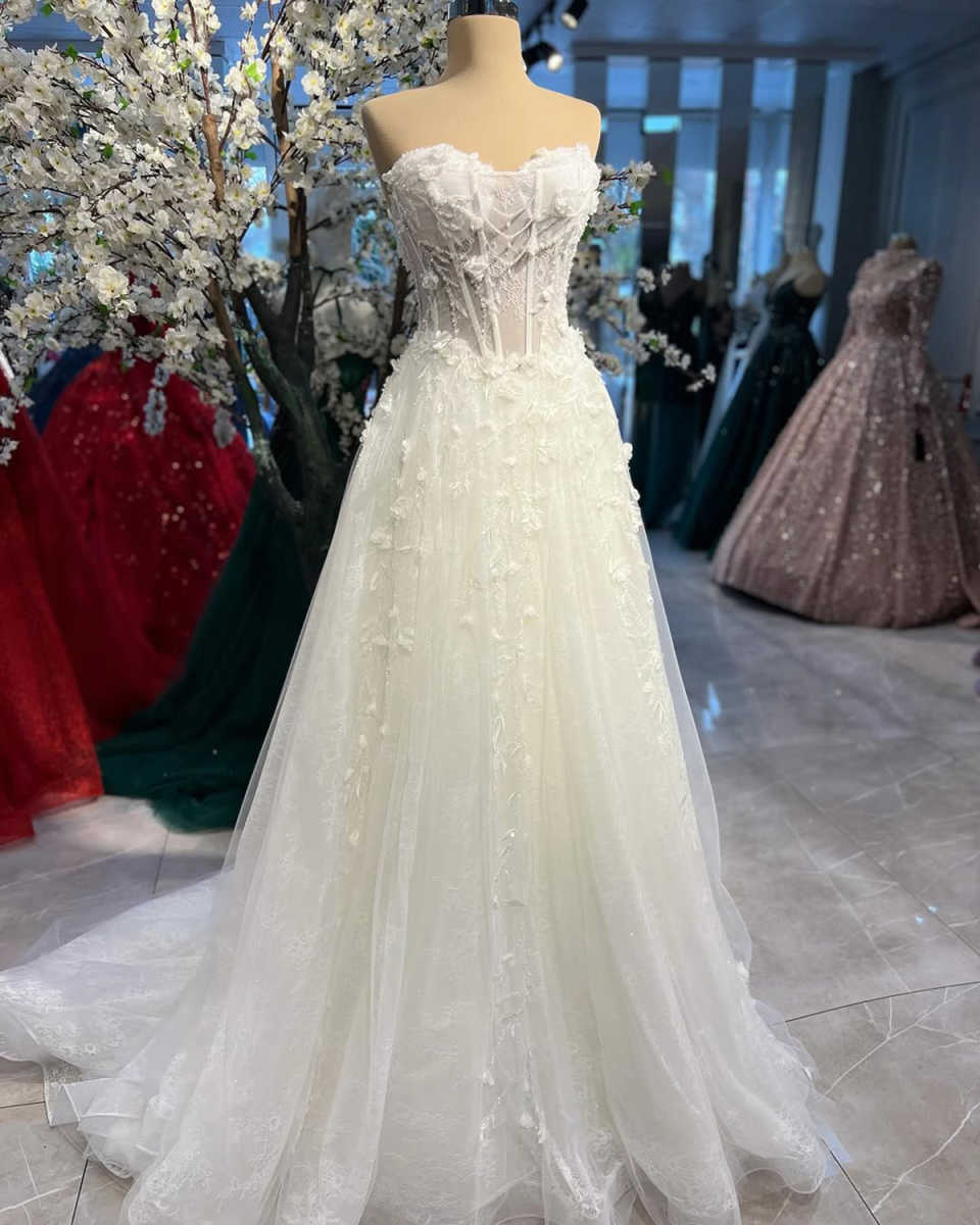 Elegant A e Women Wedding Sweetheart Neck Sleeveless Bridal Gowns 3D Appliques Beaded Sweep Train Dress Custom Made vestidos de novia