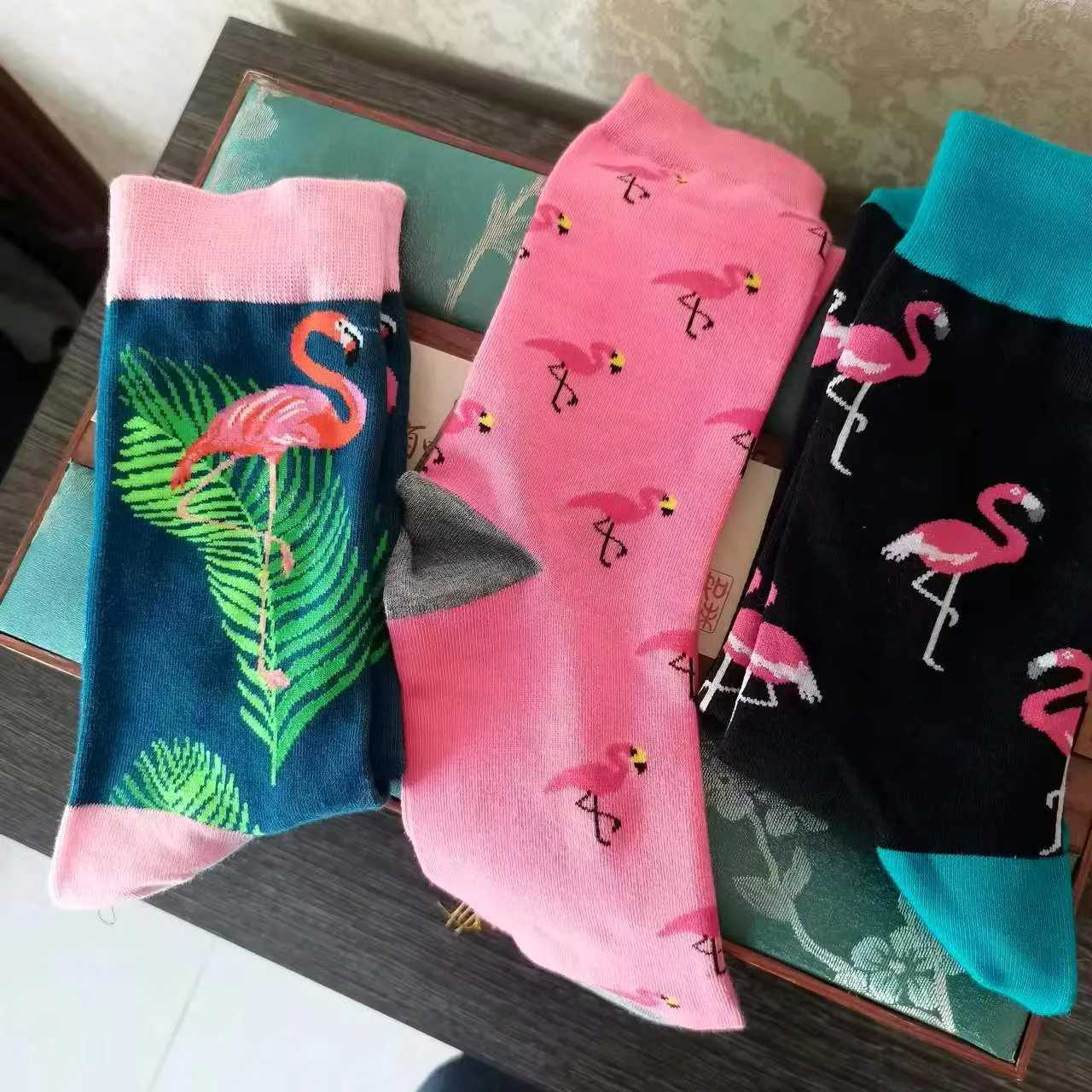 Funny Flamingo Pattern Cotton Men Crew Sock Street Tide Crew Socks Gift Men Husband Cute Street Socks Novelty Funky Pink Black W250217