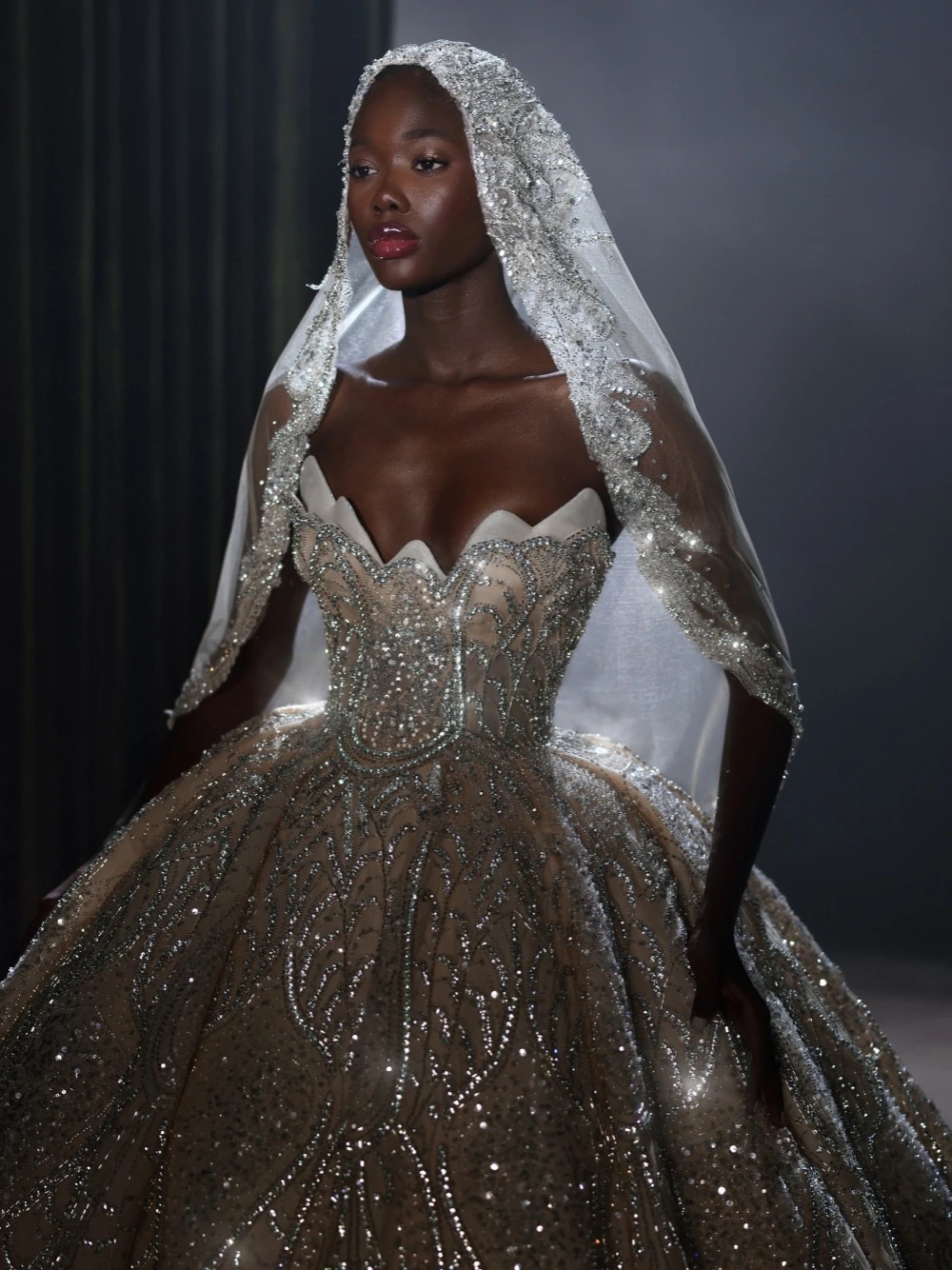 African Attractive Pearls Wedding Dress Elegant Beads Ball Gown Shimmering Fairy Women Sequined Customized Luxurious Bride Wear