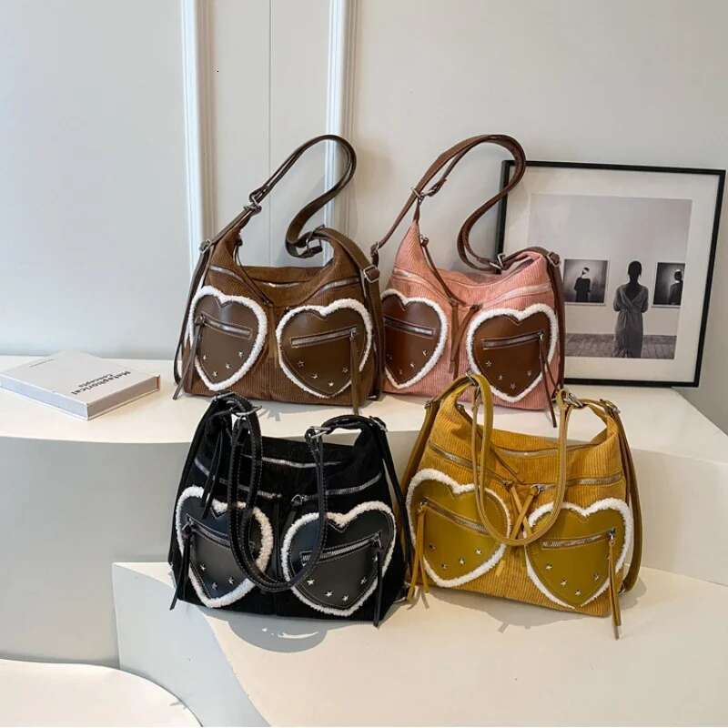 Large Capacity Corduroy Shoulder Bags Backpack Fashion Heart Pocket Messenger Bag Solid Color Purse Handbag Totes 2024