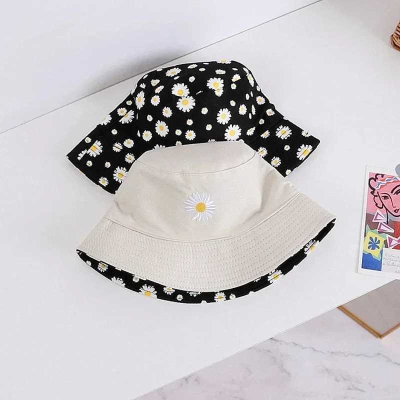 Double-Sided Daisy Embroidery Bucket Hats Women Men Hip Hop Panama Bob Caps Folded Beach Sun Fisherman Hat for Ladies Mens W250217