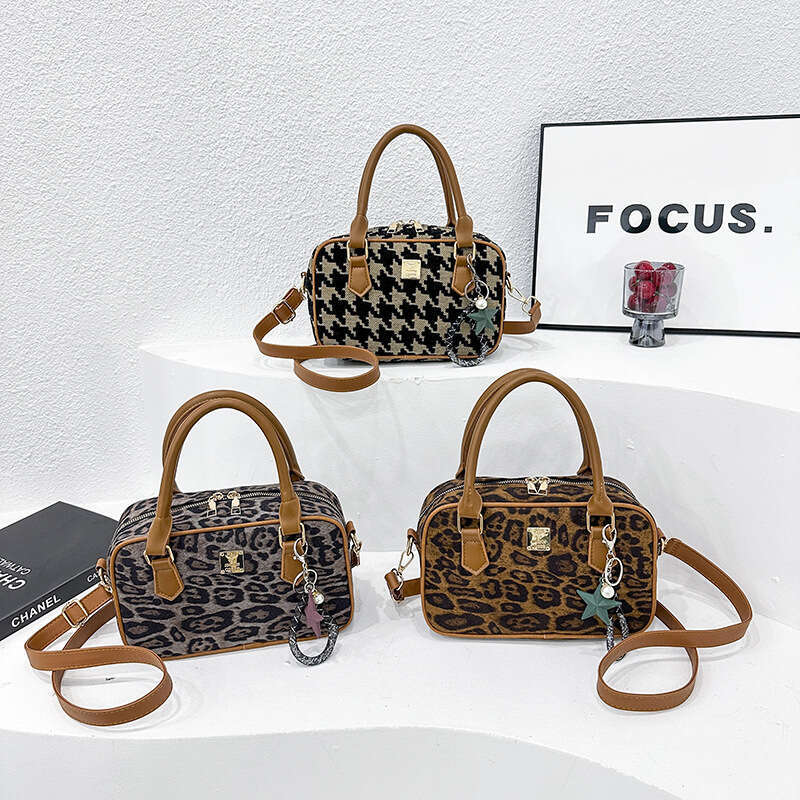 New classic Thousand Bird plaid leopard print small bag, fashionable handbag, stylish single shoulder diagonal cross bag