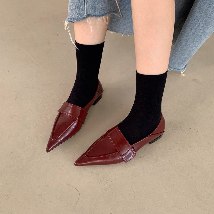 2025 hot free shipping designer shoes for womens leather shoes brown black red New pointed flat heel soft soled leather shoes