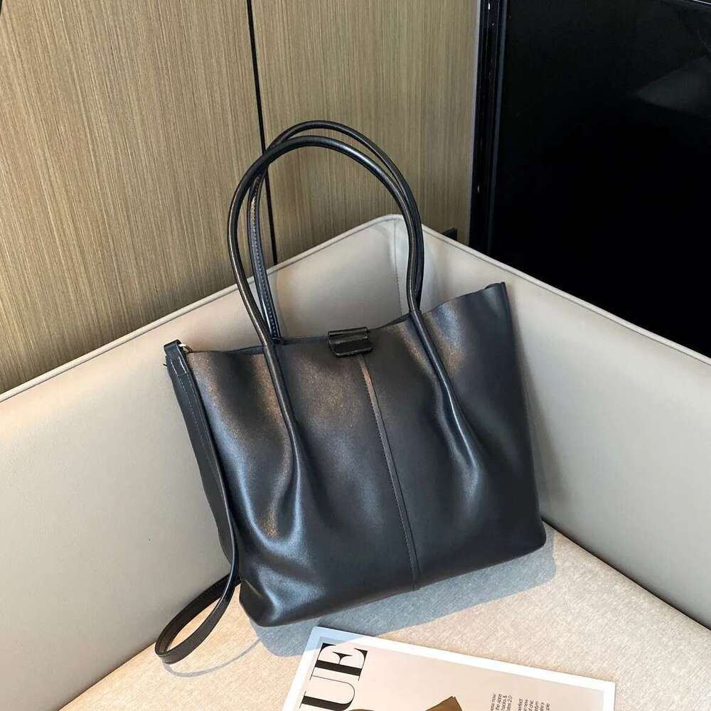 Fashion Large Capacity Tote Women 2024 Summer New Trend Solid Color Shoulder Simple Leisure Commuting Bag