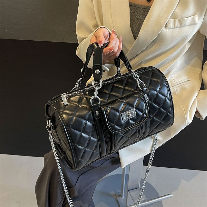 Europe The United States Portable Pillow Ladies Spring And Summer 2024 New High-Grade Rhombic Chain Shoulder Slung Bag