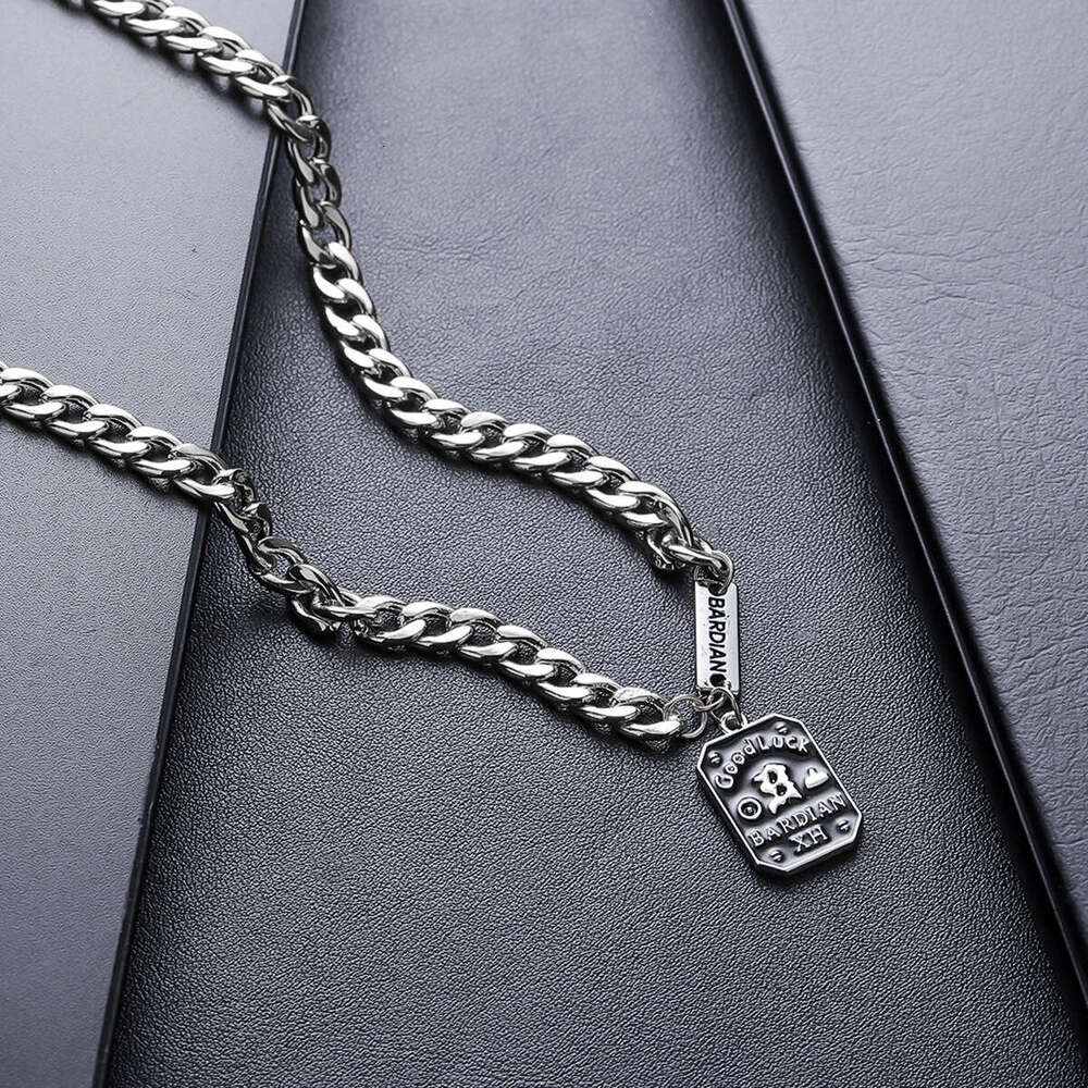 Nameplate necklace, men's hip-hop design, niche new trend, simple accessories, women's personality splicing, high-end and versatile accessor