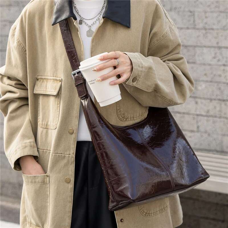 Toptrends Oil Wax Cow Genuine Leather Large Hobo Shoulder Bags For Women 2025 Designer Commuter Crossbody Ladies Handbags