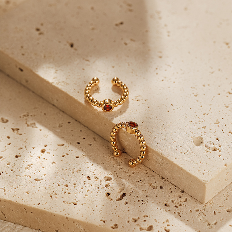 Versatile and simple C-shaped plain circle temperament ear clip set with green zircon exquisite and compact INS ear bone clip without ear hole