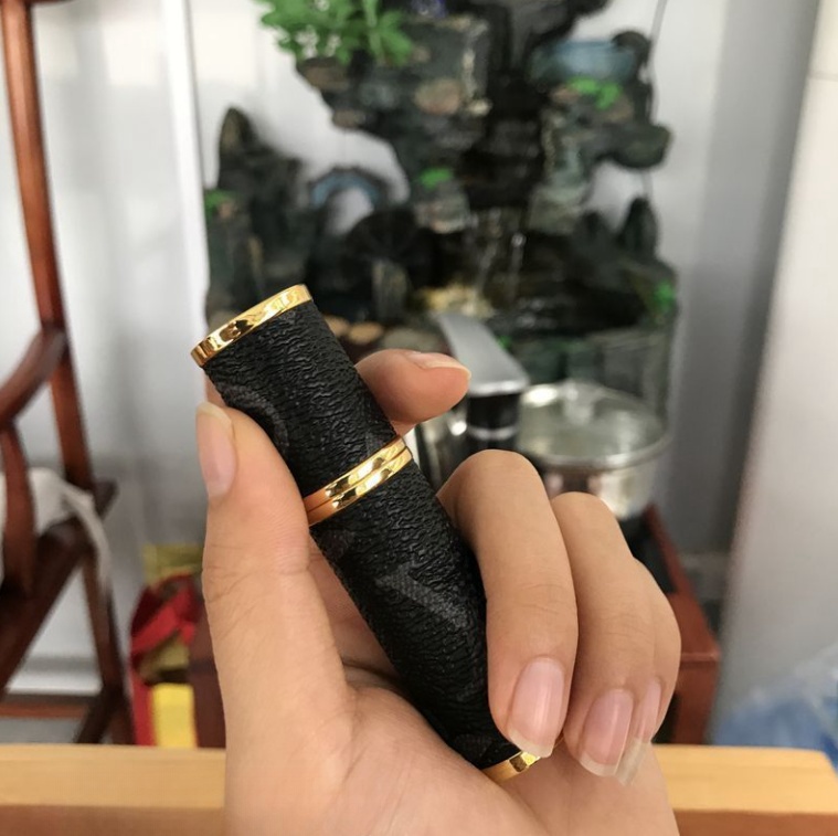 Designer high-end genuine leather perfume separately bottled luxury refined high-end travel separately bottled old flower letter portable outdoor 5ml empty bottle