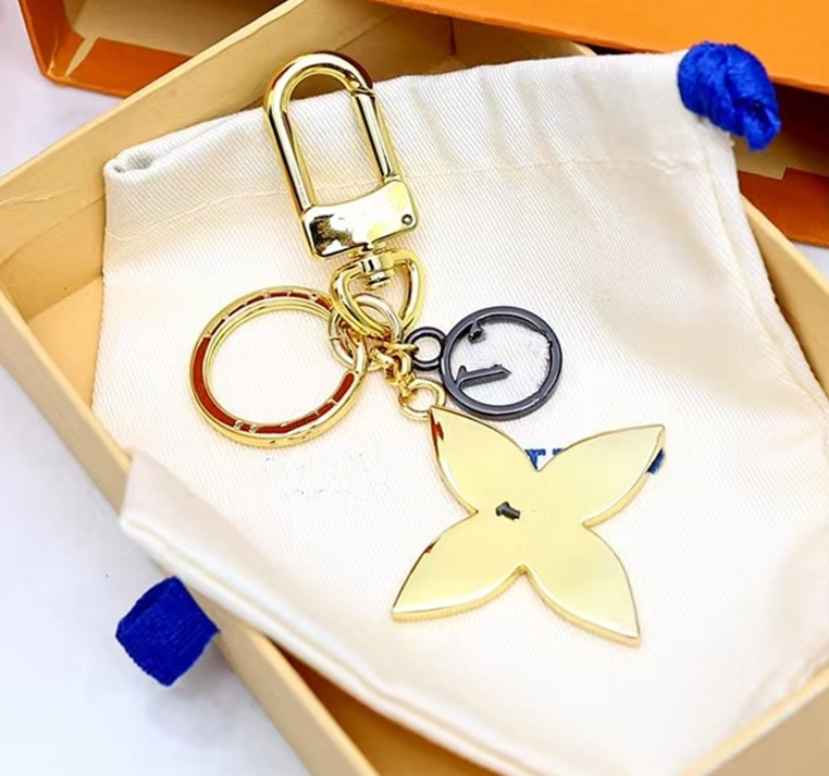 designer keychain women V Letters keychain wallet Car Key Chain Buckle jewelry gold flower Keyring with box Keychains Lanyards