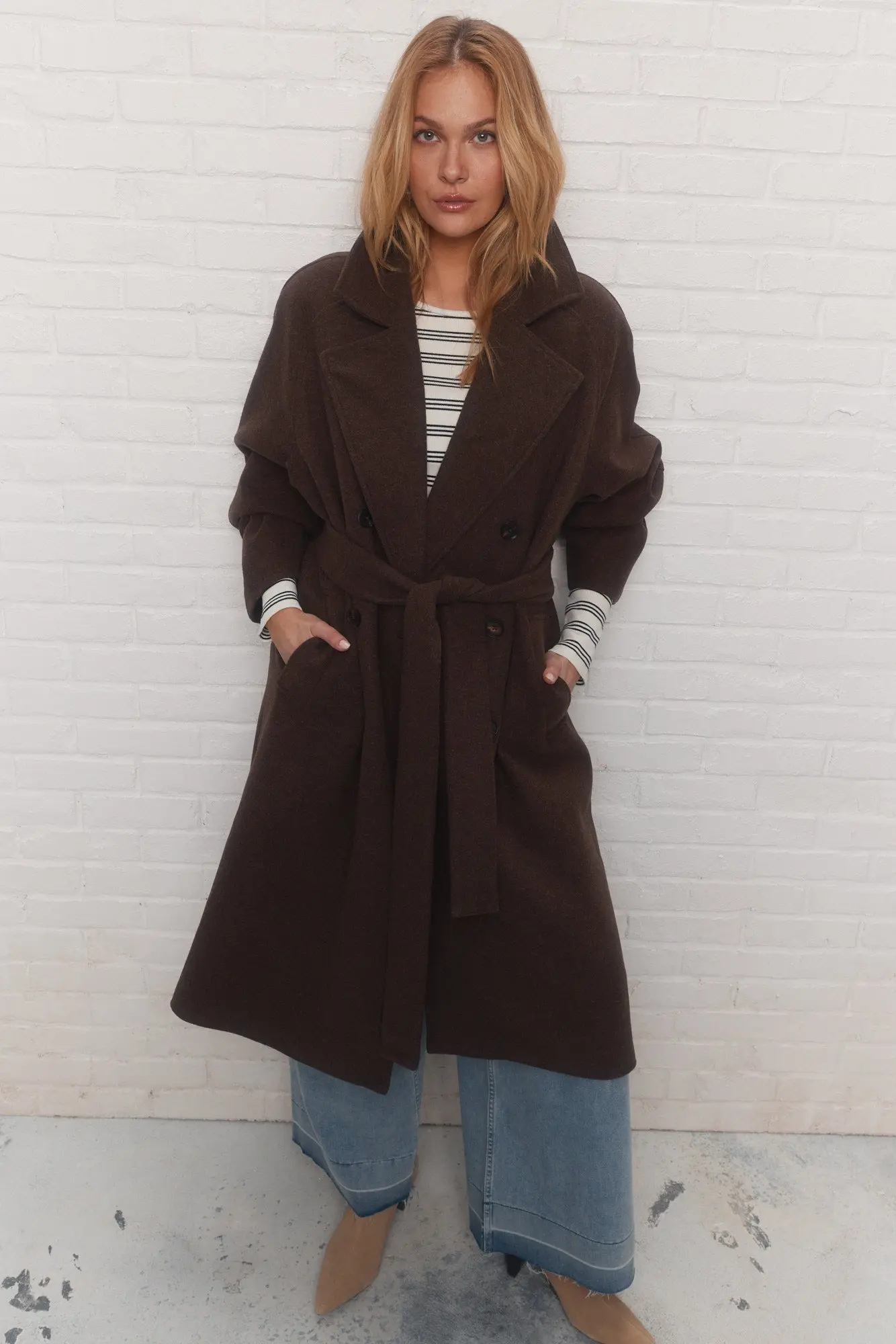 Factory Supplier Oversized Midi Cut Stylish Brown Coat with Removable Belt