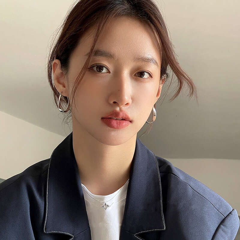 Mobius Ear Buckle Women's Instagram Simple and Internet Red Circle Plain Ring Style Geometric Earrings