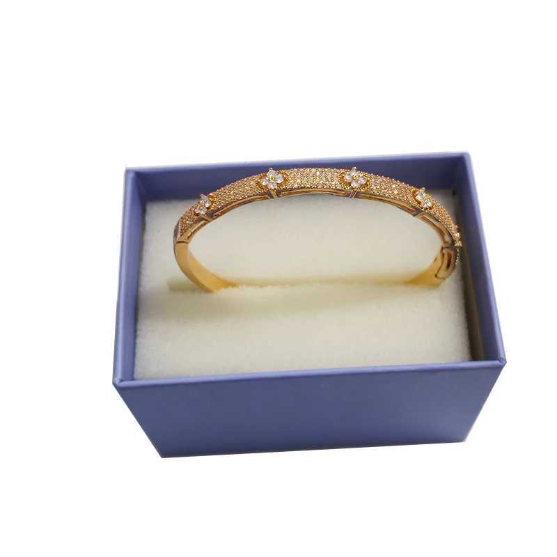 Bangle fashion18 k gold plated brass jewelry elegant four leaf flower charm snap fastener nice zircon open bangle bracelet for woman H250217