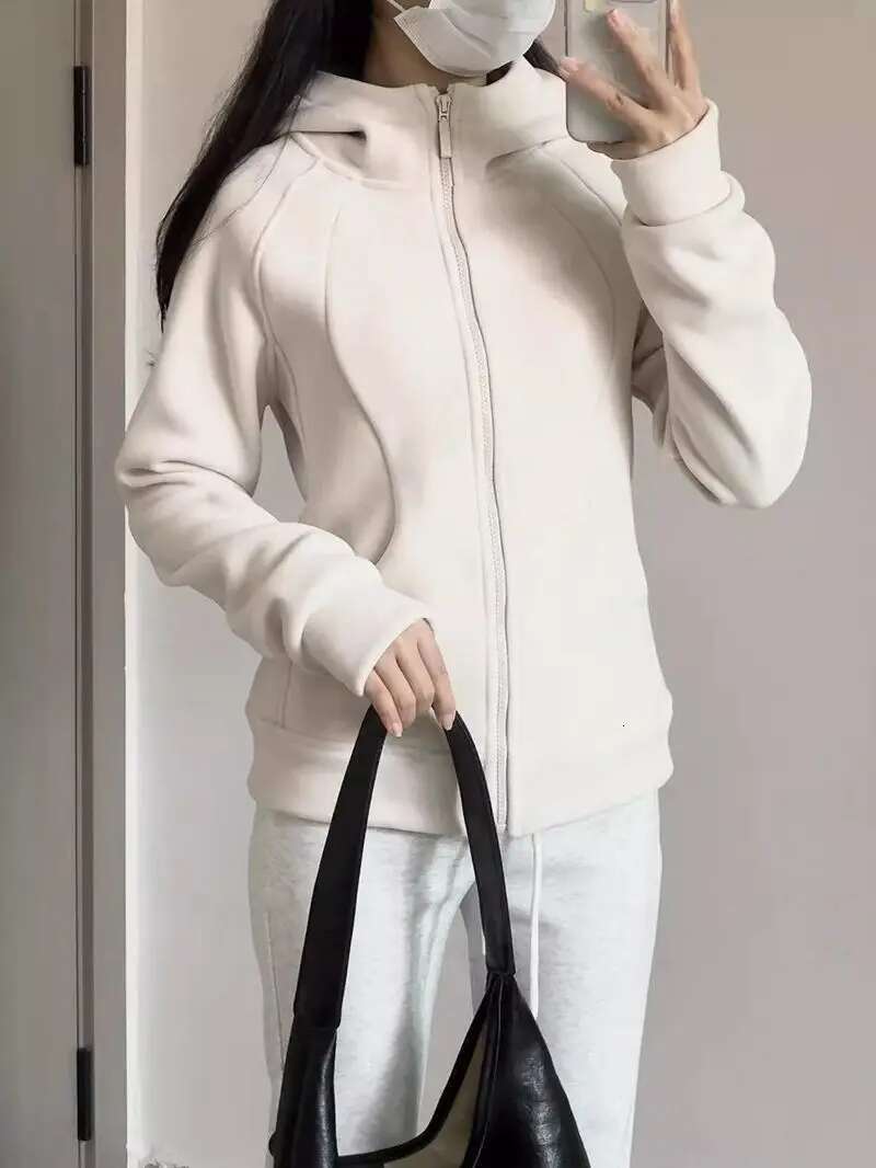 New Slim Fit Veet Hooded Sweatshirt Women Autumn and Winter Small Thickened Warm Top Casual Sports Cardigan Jacket
