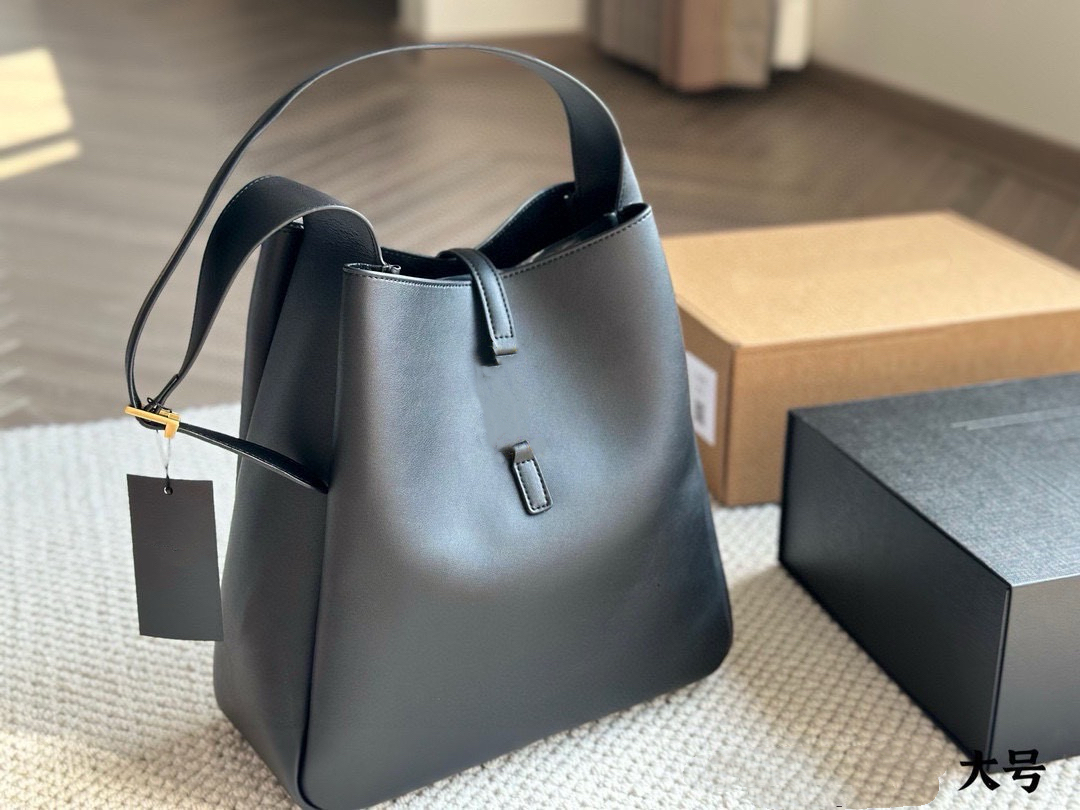 Designer bag, fashionable wandering bag, genuine leather material, gold hardware logo button, water bucket bag, women's travel bag