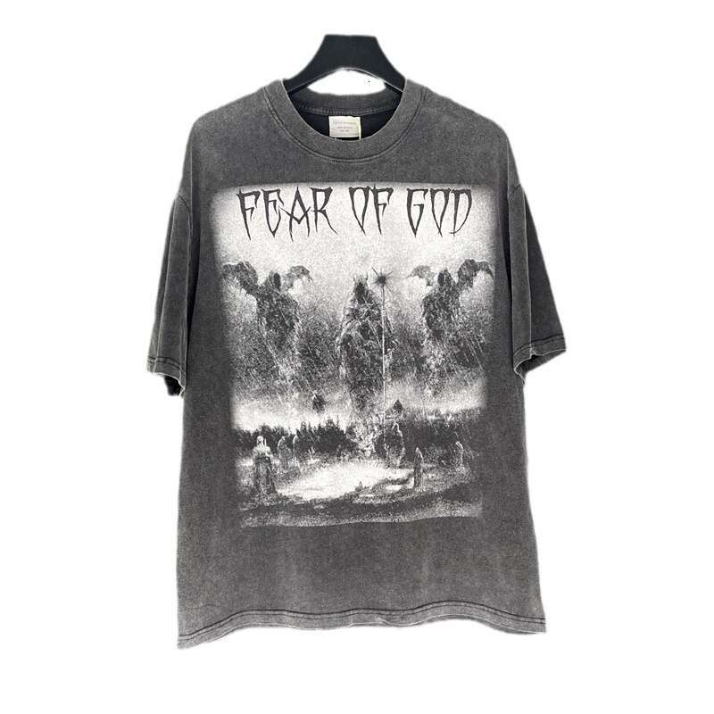 The correct version of the West Coast street is done with old washing technology, digital direct spray printing, VTG round neck short T