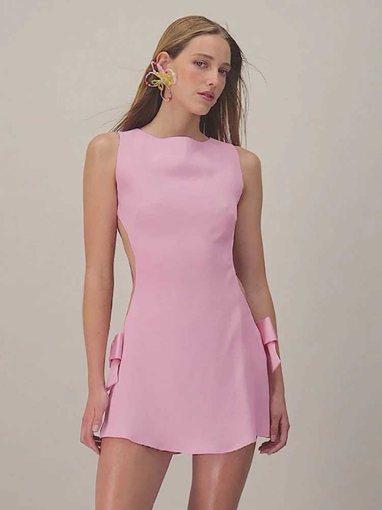 Basic Casual Dresses Fantoye Satin Sexy Hollow Out Bow Women Dress Slveless Round Neck Dress Female Summer New Elegant Party Clubwear Vestidos H25217