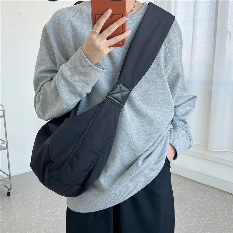 Large capacity Korean wide shoulder strap canvas bag cross body bag womens pleated garbage bag 250214