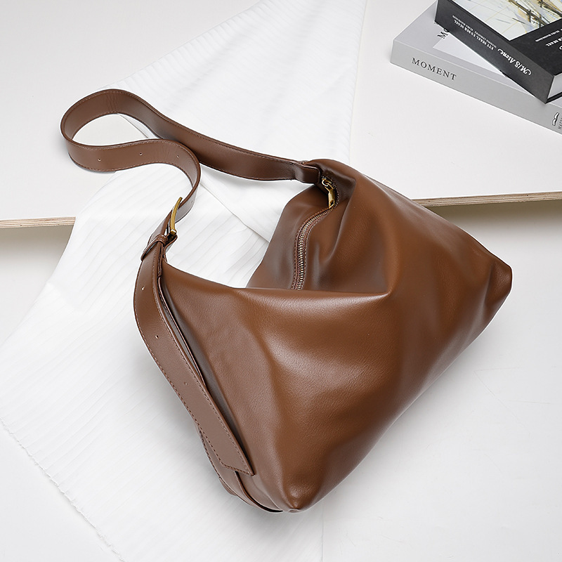 Designer Designer 2024 New Crossbody Versatile Casual Women's Shoulder Sense Commuter Large Capacity Soft Leather Tote Bag