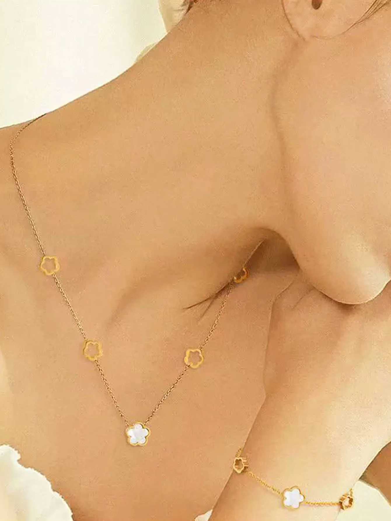 Earrings Necklace Simple fashion niche premium sense of non-tarnish stainless steel hollow five leaves grass flowers womens set H250217