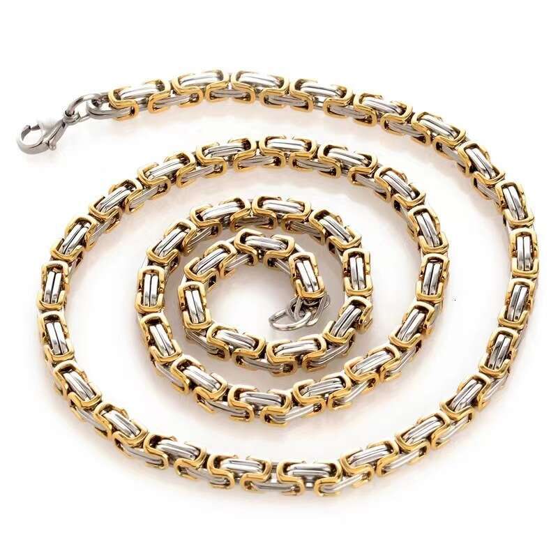 Popular TV series' Crazy Rush 'accessories are versatile, simple, high-end. The same titanium steel bracelet, lobster buckle, bold and color