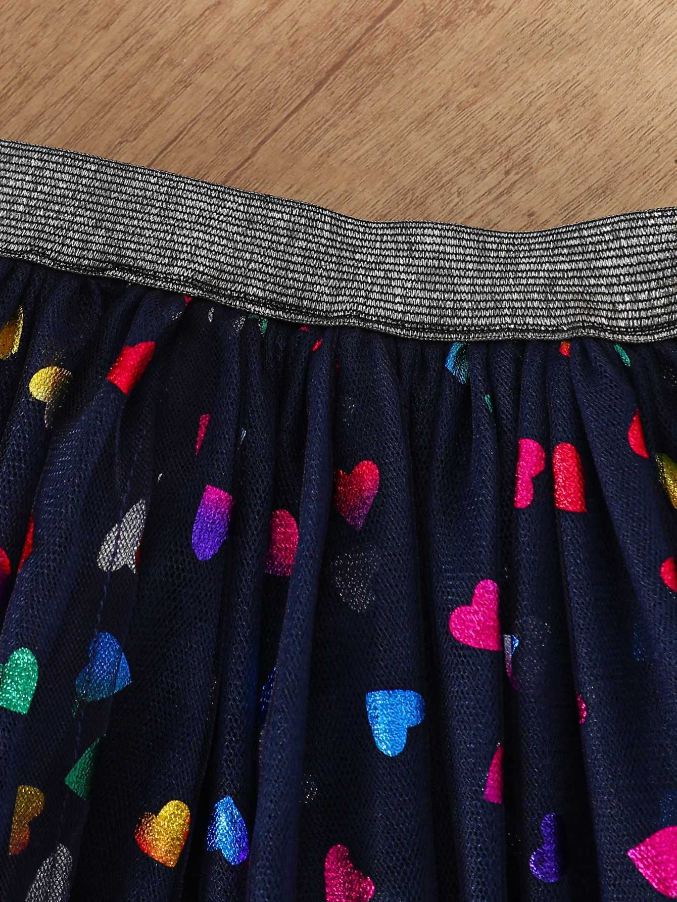 Summer childrens girls clothing set with heart-shaped printed short sleeved top colorful heart-shaped picture skiing 2PCS clothing Valentines Day gift