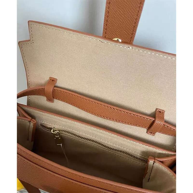 Design Women New Trendy Messenger Chest Small Genuine Leather Waist Bag Retro