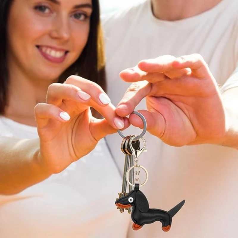 Keychains Lanyards 1 Pcs Dog Decorative Key Fob Shaped Keychain Dachshund Keyring Holder Bag Pendant Gifts for Lovers H250217