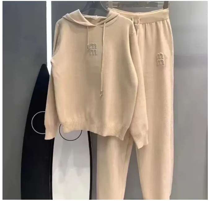 Womens Tracksuits Autumn Winter Knitted Hoodie Set with Embossed Lettering and Hot Diamond Detail Casual Loose Fit Sweater in 4 Colors L260116