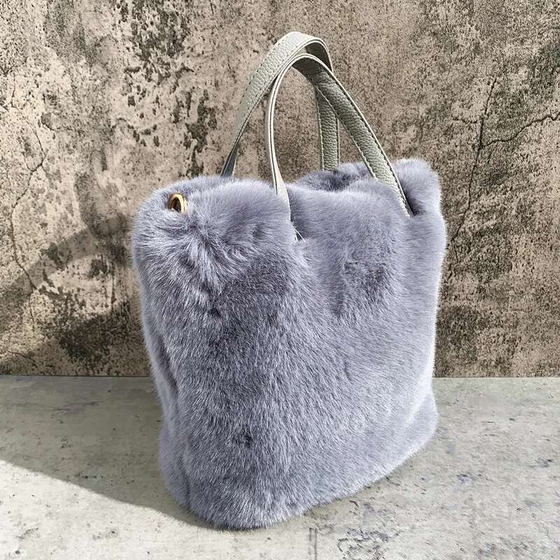 Casual Metal Chain Shoulder Bag Large Capacity Faux Fur Designer Handbags for Women plush Tote Bags