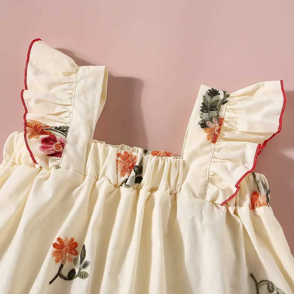 Summer Girl Cotton Sleeveless Set 2 pieces/piece Girl Flower Embroidered Small Sleeve Top+Solid Color Shorts W250218