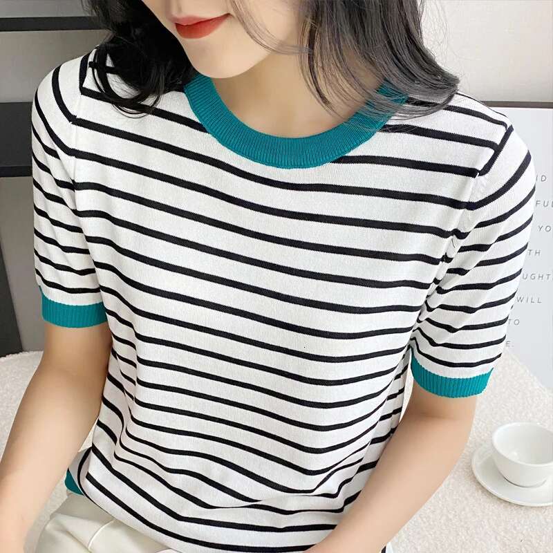 Short Sleeved Women's Striped Tshirt With Simple Style Haruku Retro Cotton O-neck T-shirts Fashionable Loose Casual And Comfortable Women's 
