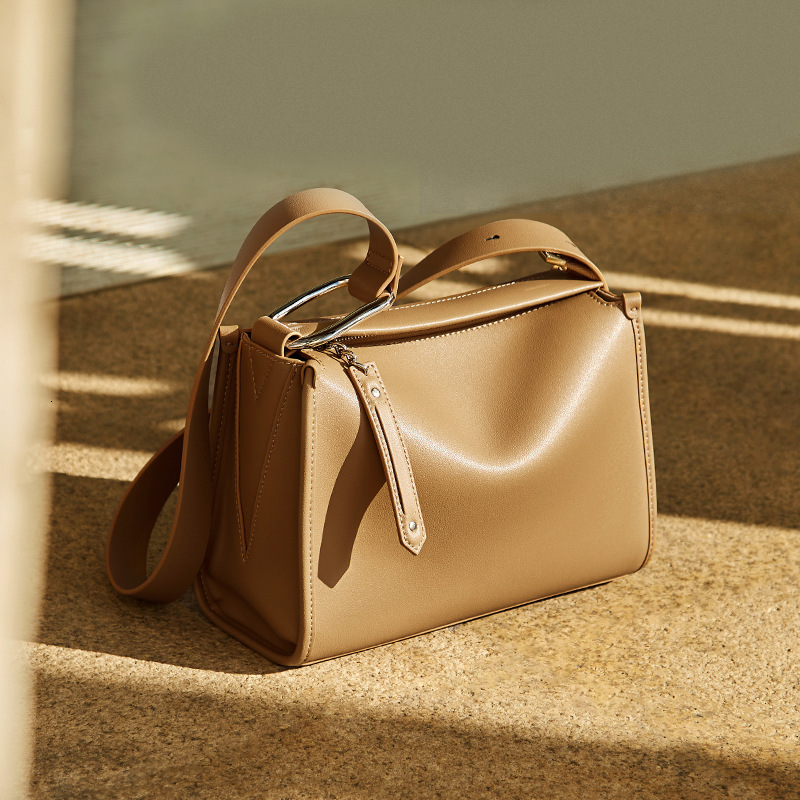 Designer Designer Single Shoulder Large Capacity Women's Handbag, Niche Fashion Diagonal Cross Handbag