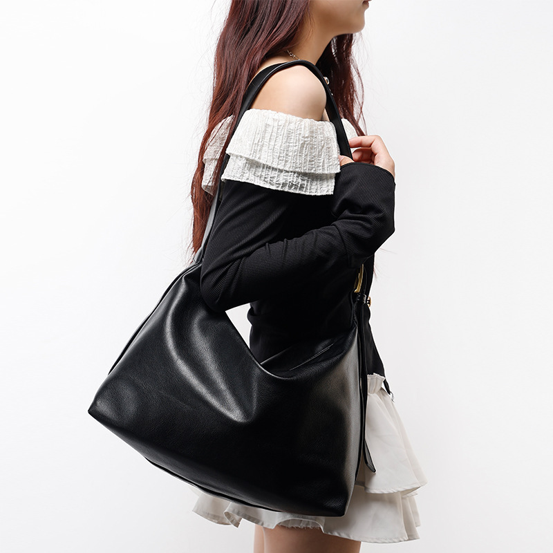 Designer Designer 2024 New Crossbody Versatile Casual Women's Shoulder Sense Commuter Large Capacity Soft Leather Tote Bag