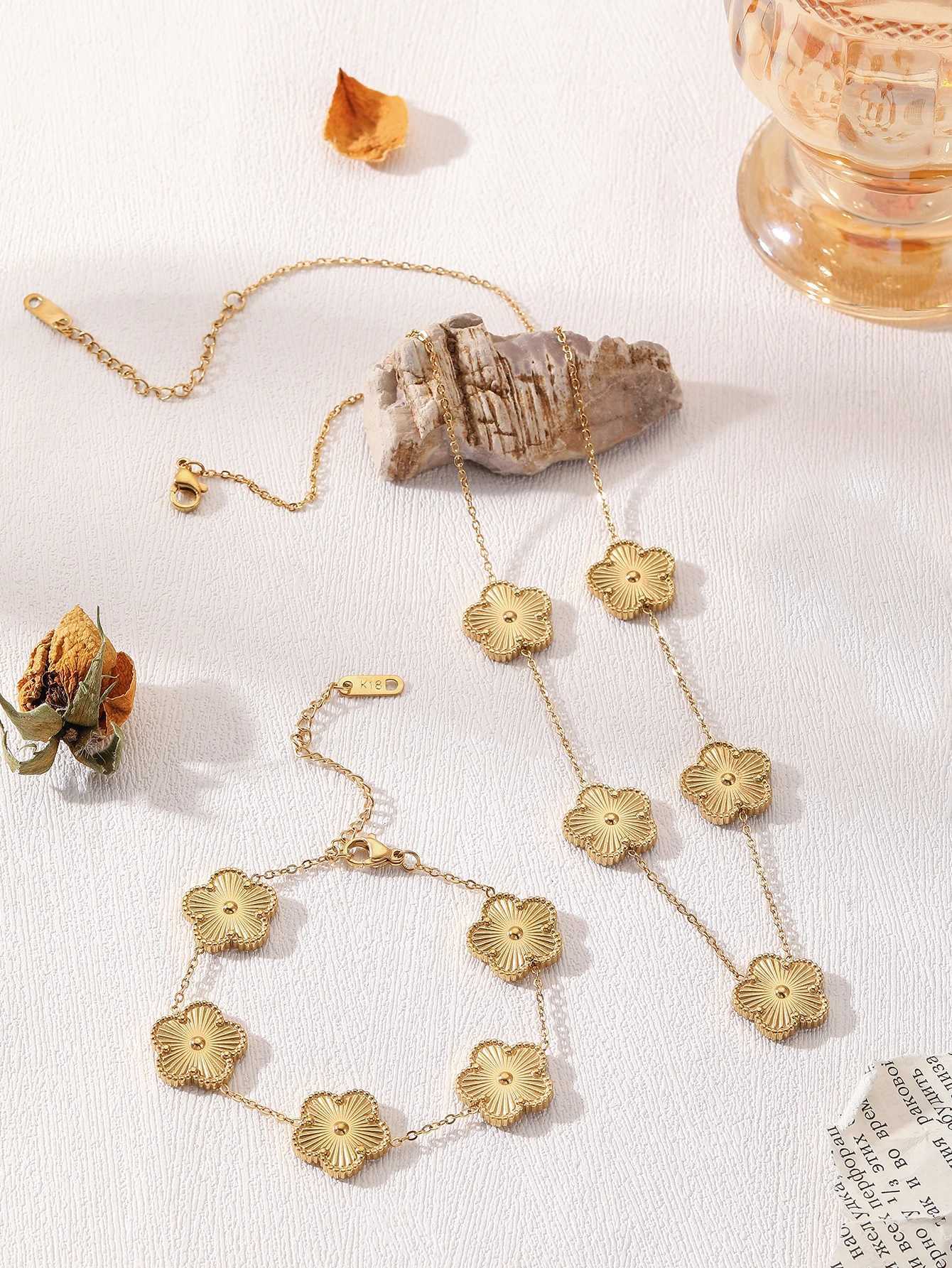 Earrings Necklace Premium Good Luck Clover Pattern Stainless Steel 18K Gold Plated Combination Bracelet Set for Women H250217