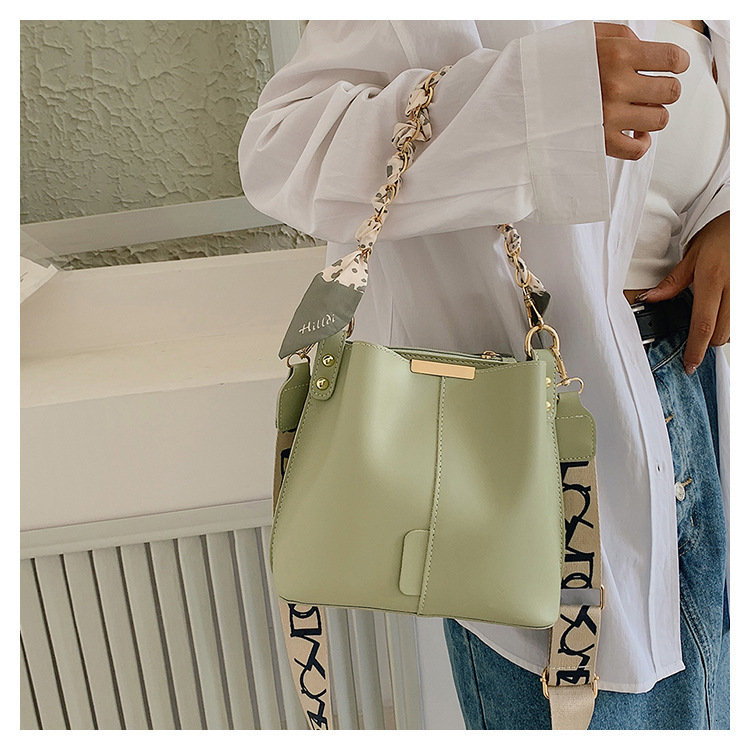 New Ladies' High-end Bucket Bag Large Capacity Simple Crossbody Bag Outdoor Leisure Bag Wallet Card Bag