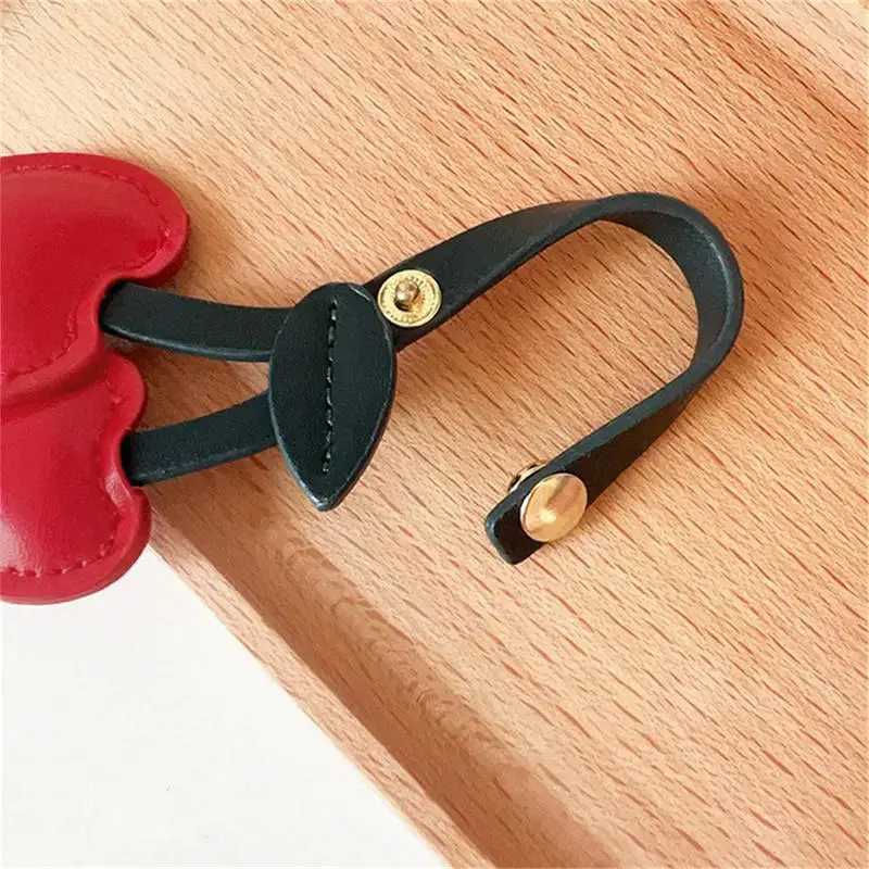Keychains Lanyards Bag Parts Accessories Women Keychain Cherry Pendant Chelsea Creative Schoolbag Love Leather Charm Vintage Versatile H250217