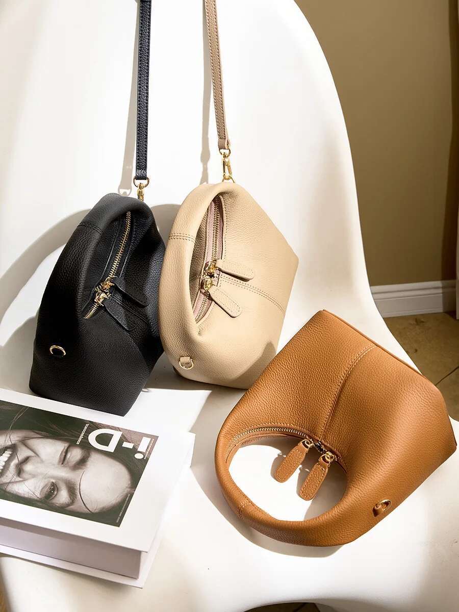 South Korea Niche Design High-Grade Leather Crescent 2023 New Fashion Light Single Shoulder Crossbody Lunch Box Bag