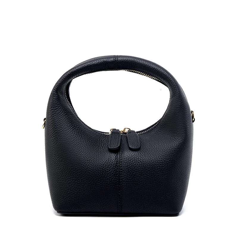 South Korea Niche Design High-Grade Leather Crescent 2023 New Fashion Light Single Shoulder Crossbody Lunch Box Bag