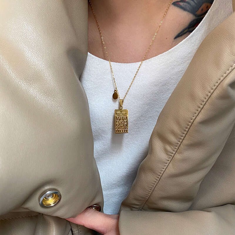 Hot selg twee zodiac stainless steel necklace for women, high-end and niche personality square pendant, collarbone chain