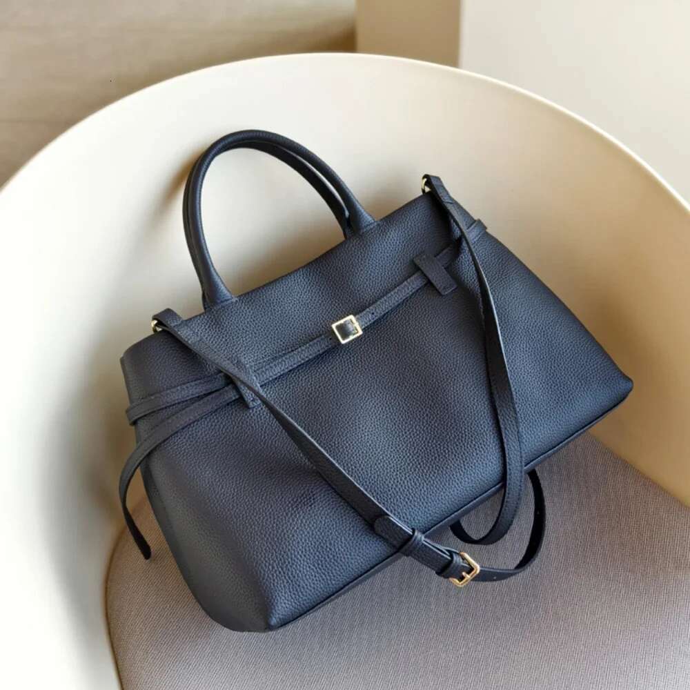 NEW 2025 Simple All-Match Leisure Black Wine Red Large Tote Natural Cow Leather Women Shoulder Bag Commuter Office Briefcase